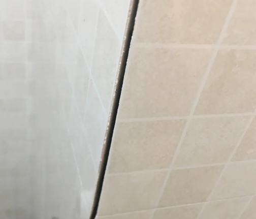 梁平瓷砖空鼓维修公司分享阳台瓷砖脱落的修复过程可以分为以下几个步骤